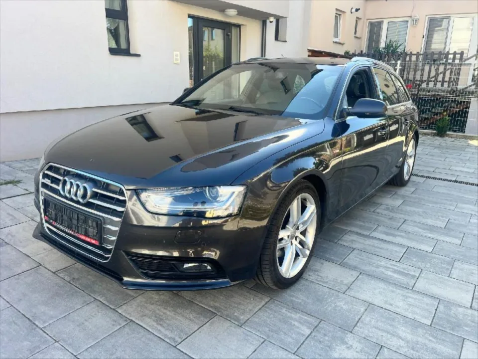 Audi A4 Avant 2,0 S line – fotografie vozu 1