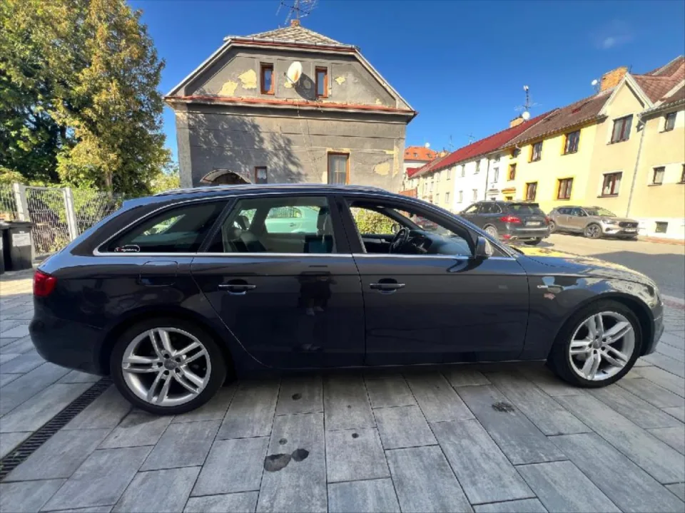 Audi A4 Avant 2,0 S line – fotografie vozu 4
