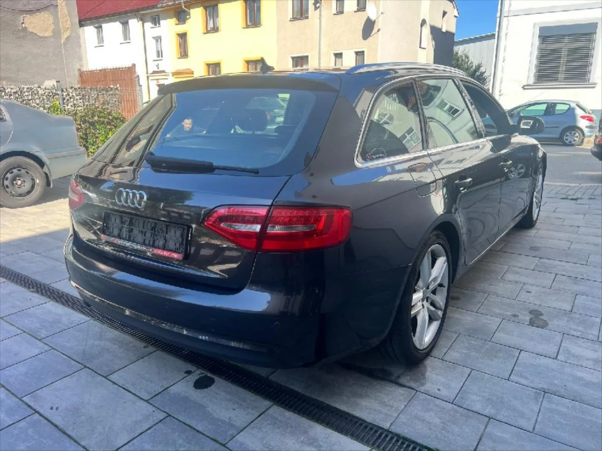 Audi A4 Avant 2,0 S line – fotografie vozu 5