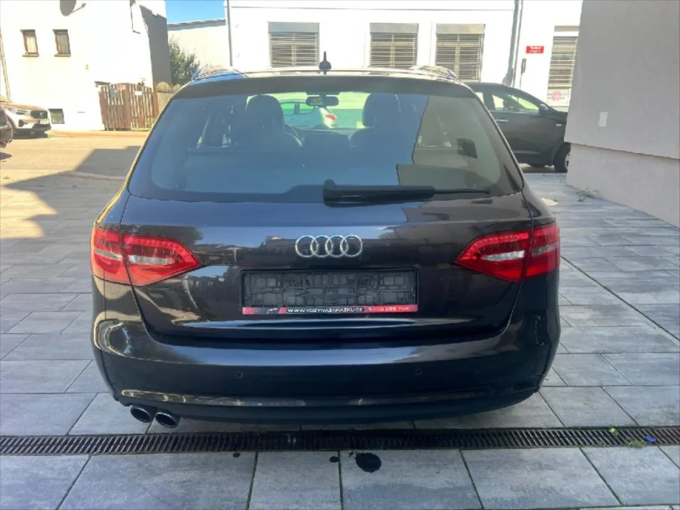 Audi A4 Avant 2,0 S line – fotografie vozu 6