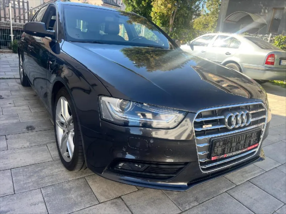 Audi A4 Avant 2,0 S line – fotografie vozu 7
