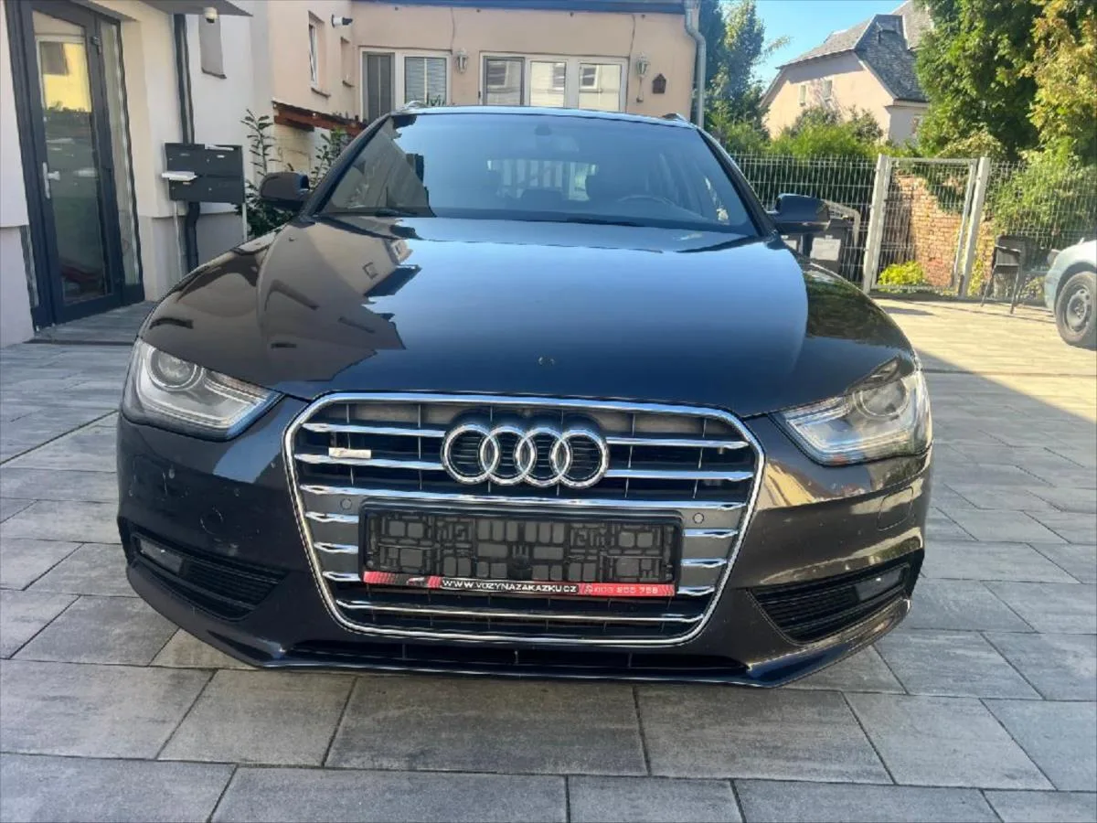 Audi A4 Avant 2,0 S line – fotografie vozu 8