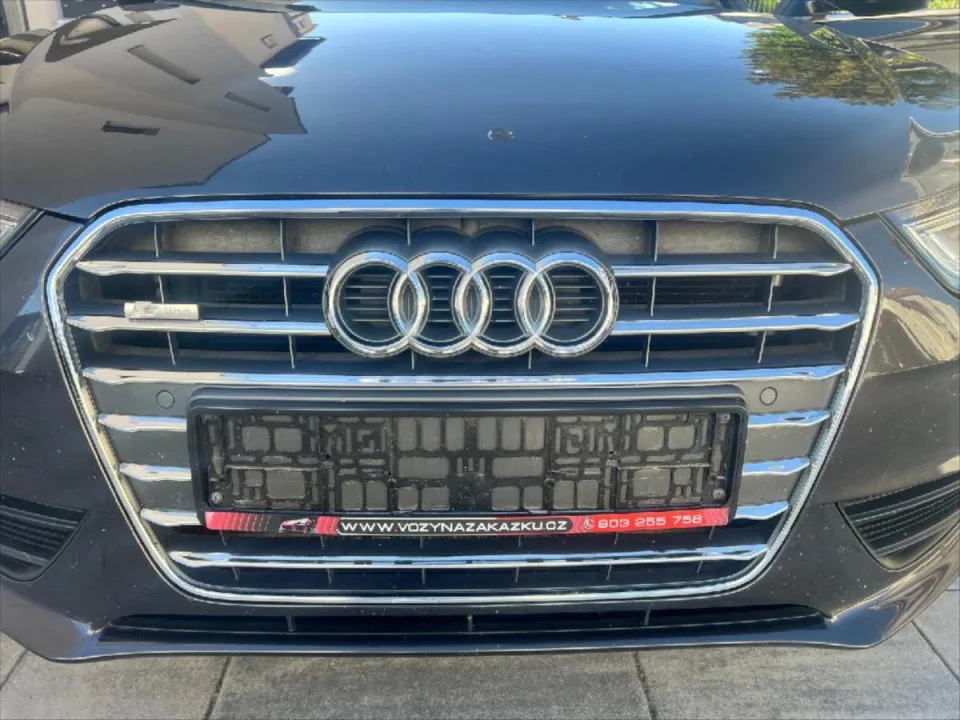 Audi A4 Avant 2,0 S line – fotografie vozu 10