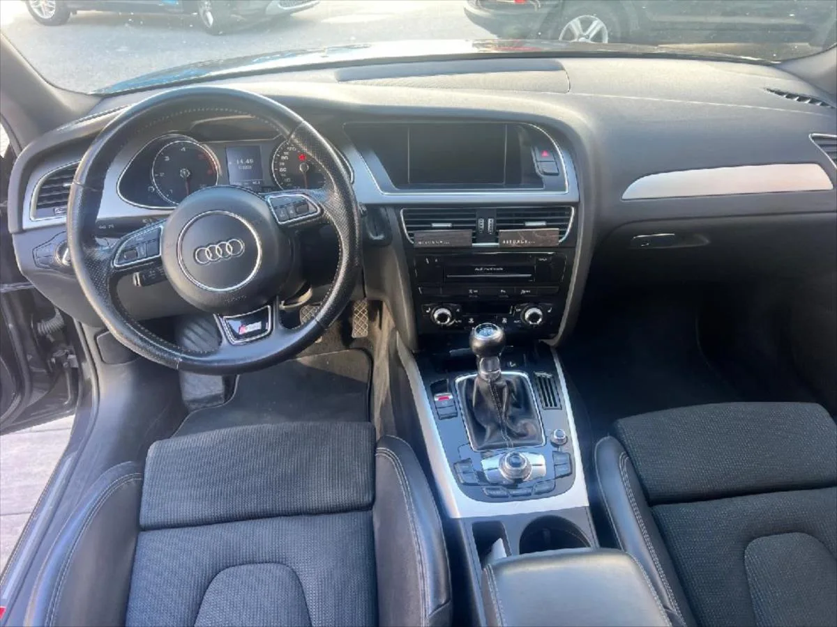 Audi A4 Avant 2,0 S line – fotografie vozu 11