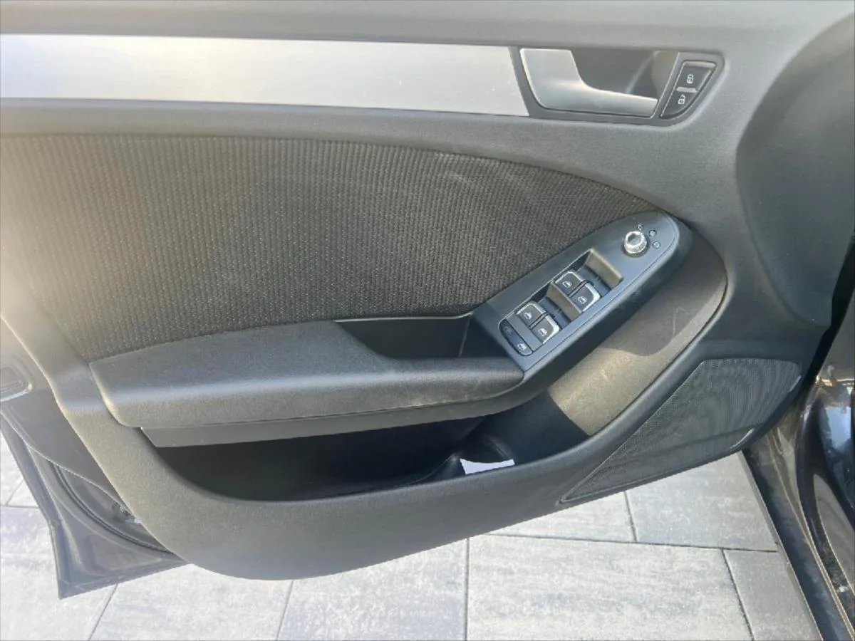 Audi A4 Avant 2,0 S line – fotografie vozu 13