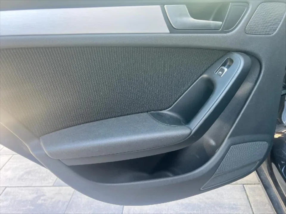 Audi A4 Avant 2,0 S line – fotografie vozu 15
