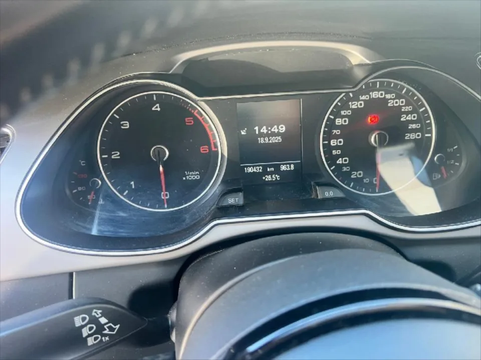 Audi A4 Avant 2,0 S line – fotografie vozu 16