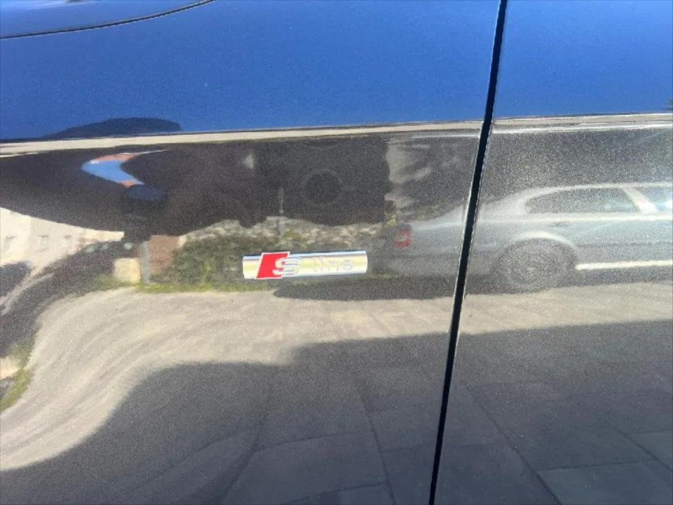 Audi A4 Avant 2,0 S line – fotografie vozu 17