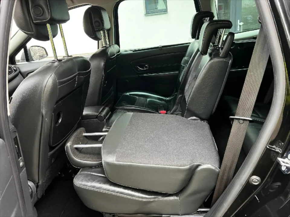 Renault Grand Scénic 2,0 2.0dCi luxe – fotografie vozu 14