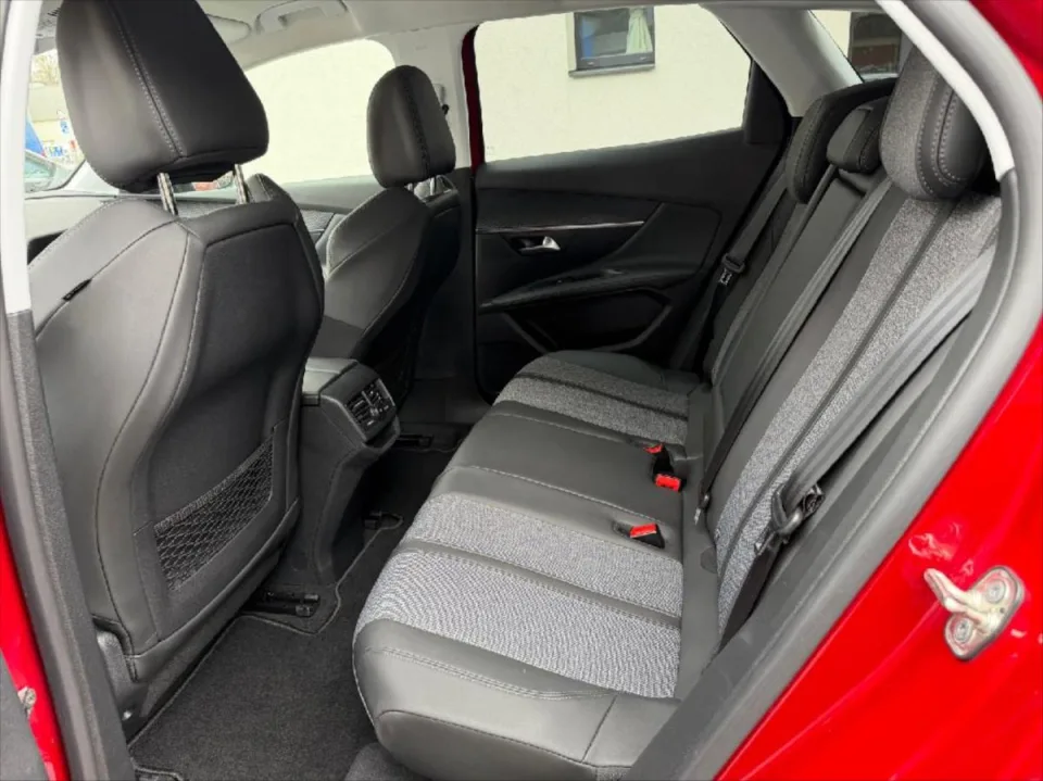 Peugeot 3008 1,2 Pure Tech Activ – fotografie vozu 16
