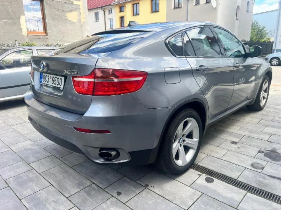 BMW X6 3,0 X DRIVE – fotografie vozu 3