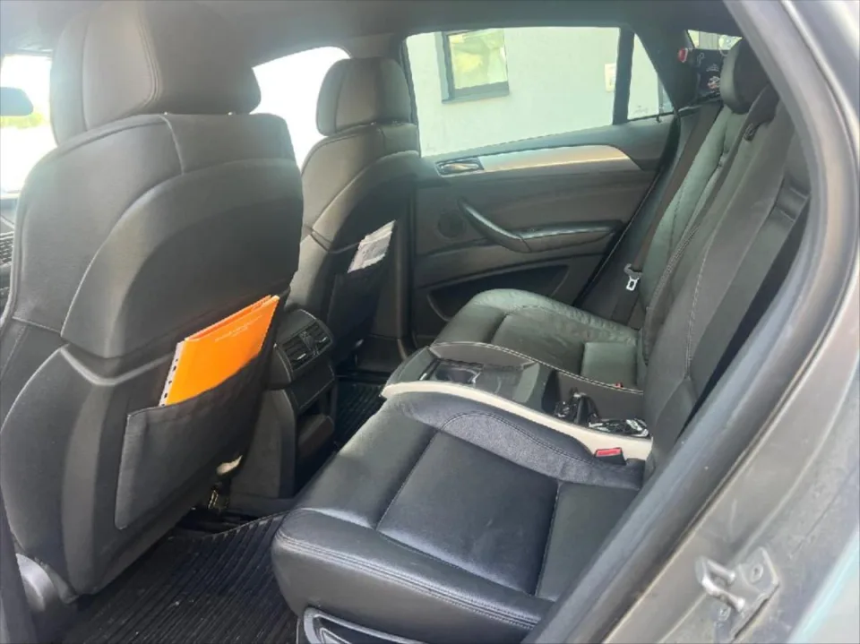BMW X6 3,0 X DRIVE – fotografie vozu 11