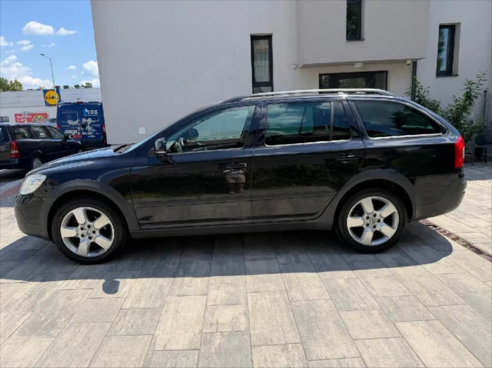 Škoda Octavia 2,0 TDI 103 kw Scout 4x4 – fotografie vozu 6