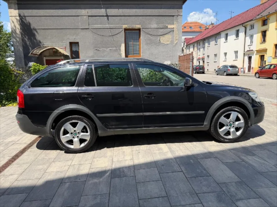 Škoda Octavia 2,0 TDI 103 kw Scout 4x4 – fotografie vozu 8