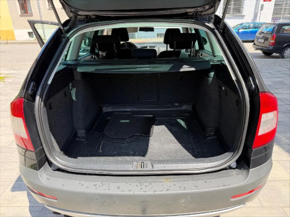 Škoda Octavia 2,0 TDI 103 kw Scout 4x4 – fotografie vozu 15