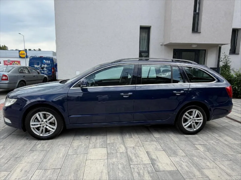 Škoda Superb 2,0 Combi TDI 125 kw – fotografie vozu 3