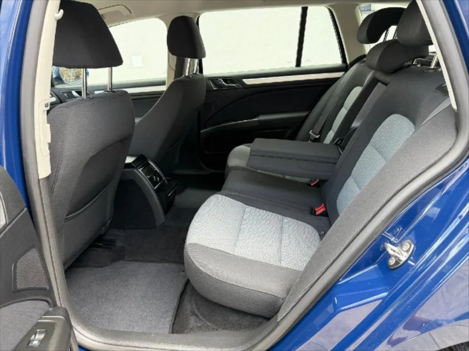 Škoda Superb 2,0 Combi TDI 125 kw – fotografie vozu 11
