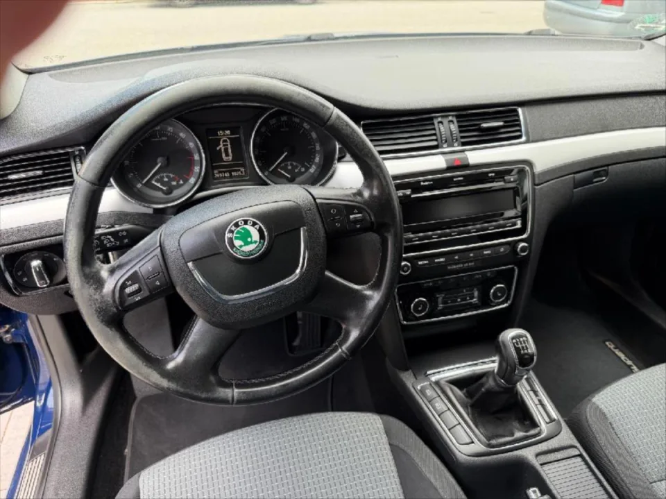 Škoda Superb 2,0 Combi TDI 125 kw – fotografie vozu 13