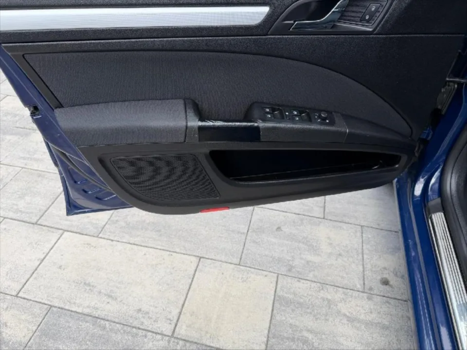 Škoda Superb 2,0 Combi TDI 125 kw – fotografie vozu 14