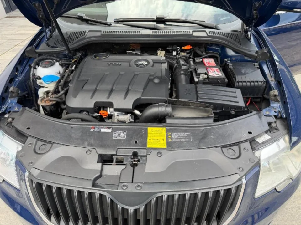 Škoda Superb 2,0 Combi TDI 125 kw – fotografie vozu 18