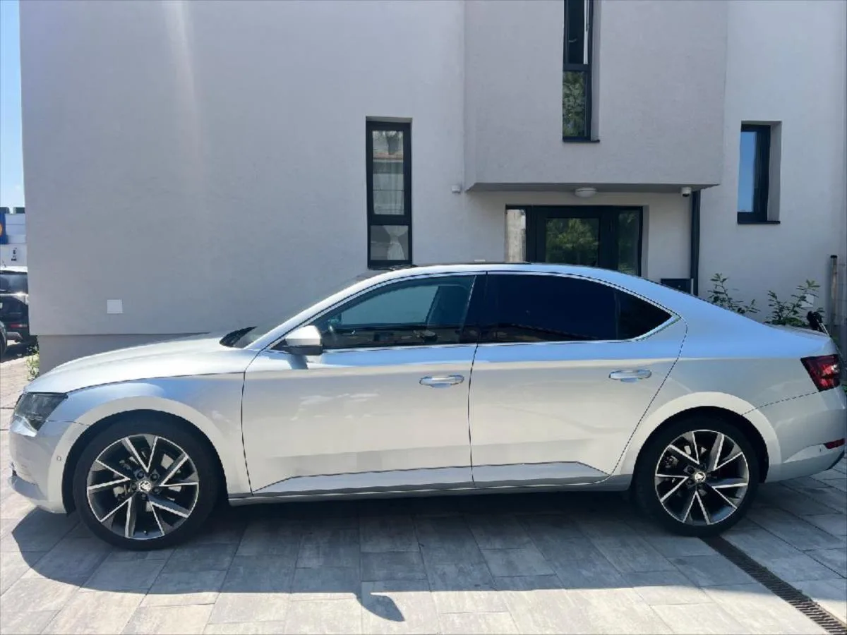 Škoda Superb 2,0 TDI 110KW Style – fotografie vozu 2