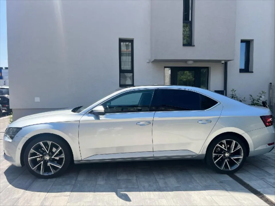 Škoda Superb 2,0 TDI 110KW Style – fotografie vozu 2
