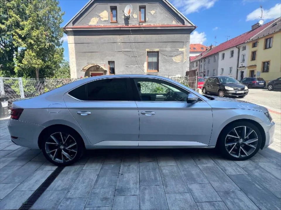 Škoda Superb 2,0 TDI 110KW Style – fotografie vozu 5