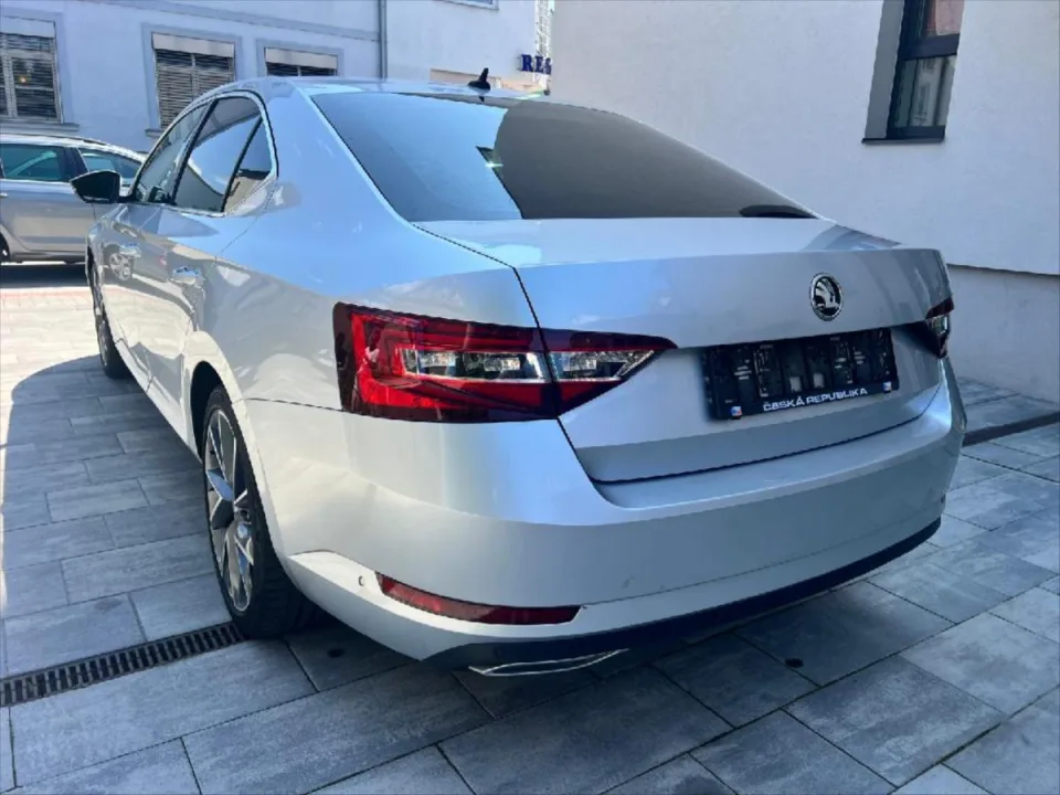 Škoda Superb 2,0 TDI 110KW Style – fotografie vozu 7