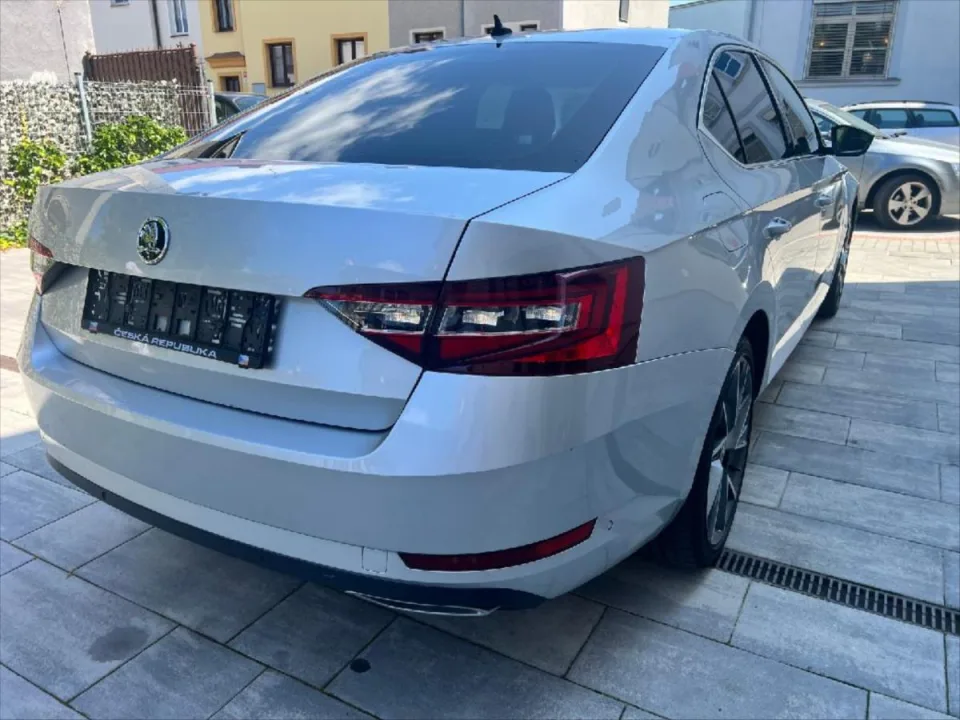Škoda Superb 2,0 TDI 110KW Style – fotografie vozu 8