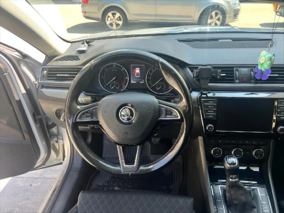 Škoda Superb 2,0 TDI 110KW Style – fotografie vozu 13