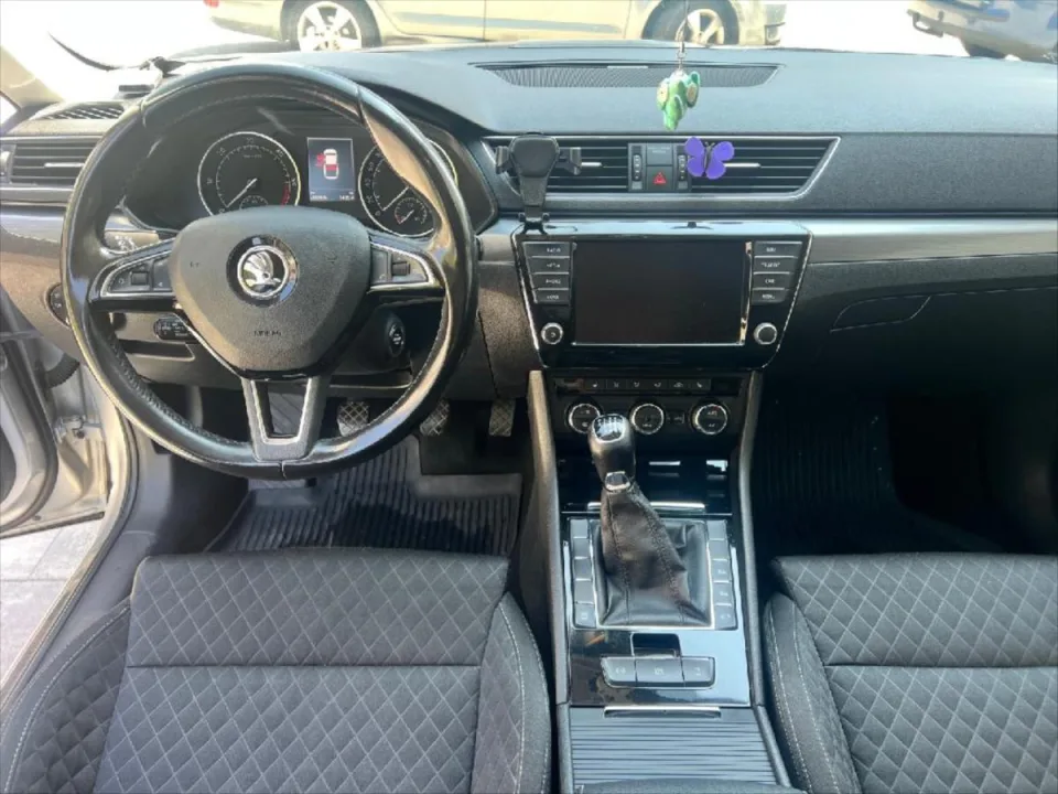 Škoda Superb 2,0 TDI 110KW Style – fotografie vozu 14