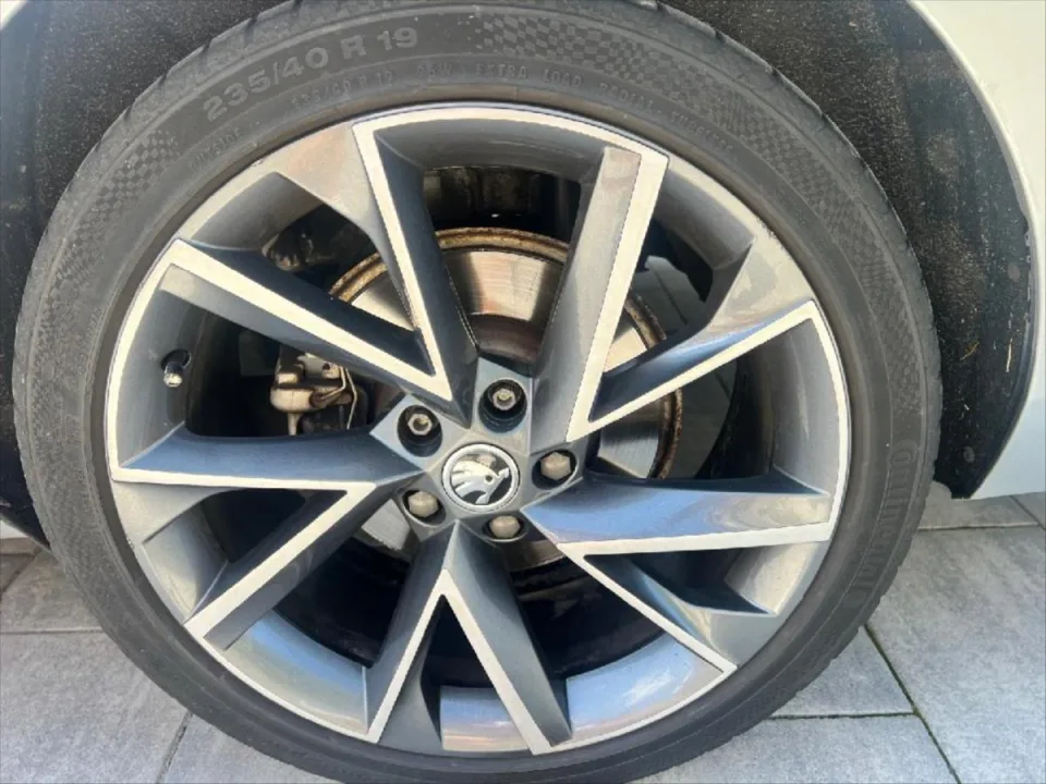 Škoda Superb 2,0 TDI 110KW Style – fotografie vozu 18