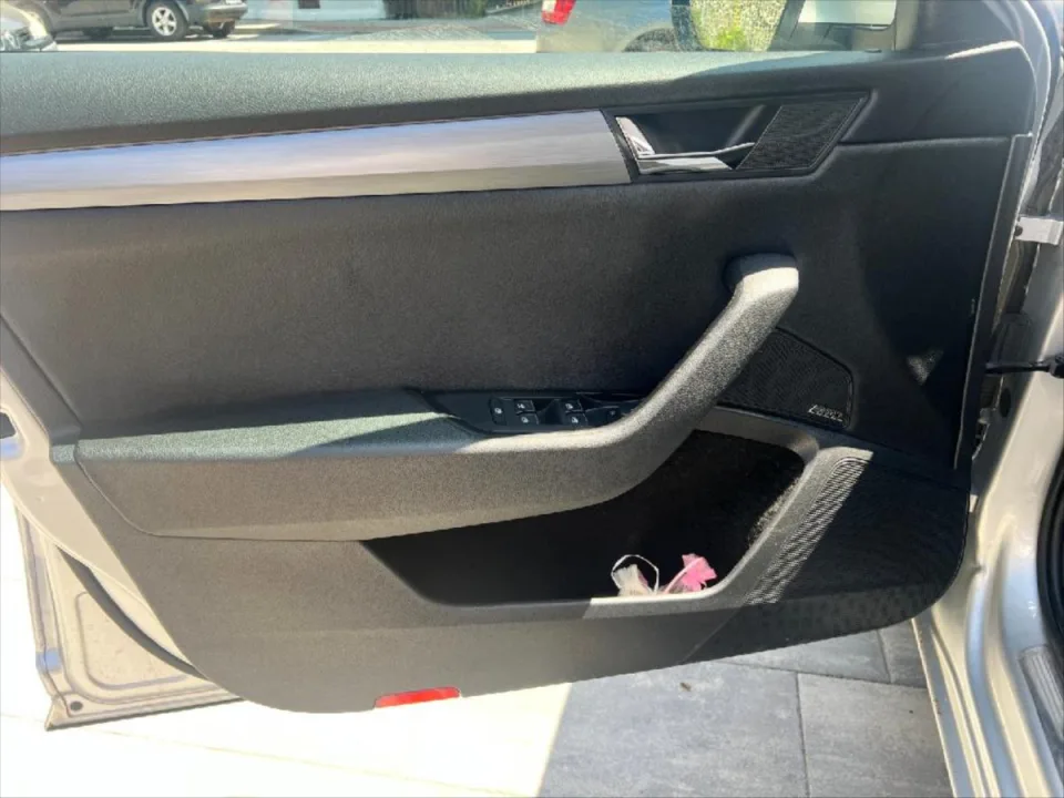 Škoda Superb 2,0 TDI 110KW Style – fotografie vozu 19