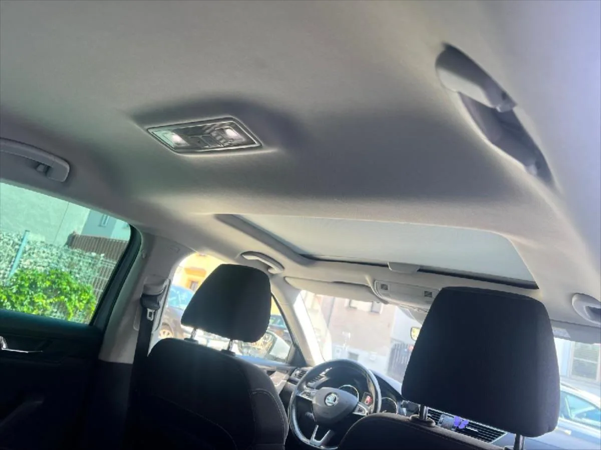 Škoda Superb 2,0 TDI 110KW Style – fotografie vozu 21