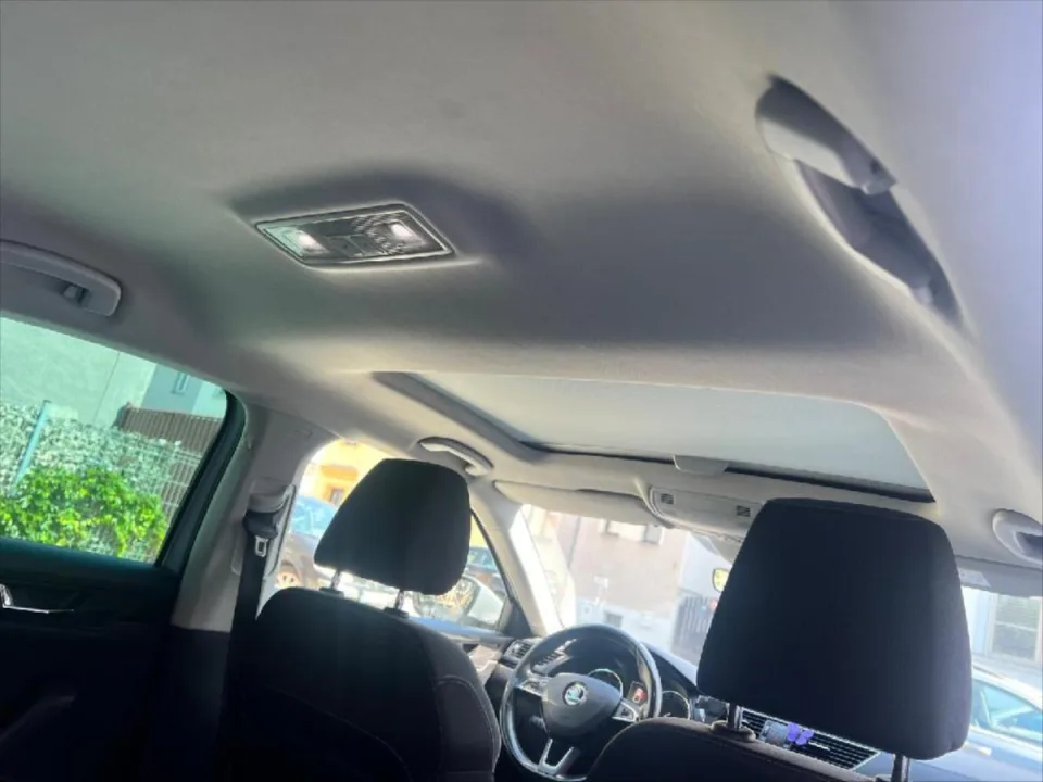 Škoda Superb 2,0 TDI 110KW Style – fotografie vozu 21