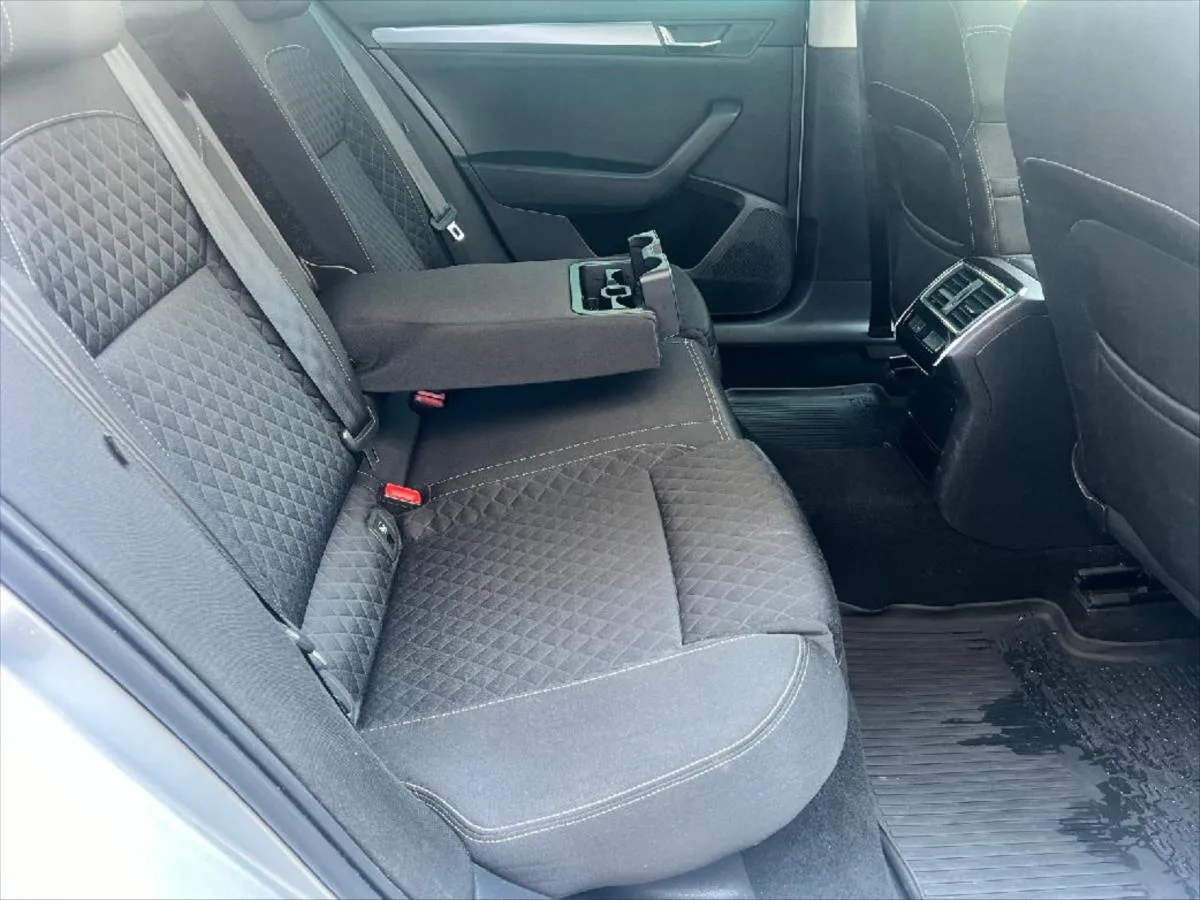 Škoda Superb 2,0 TDI 110KW Style – fotografie vozu 23