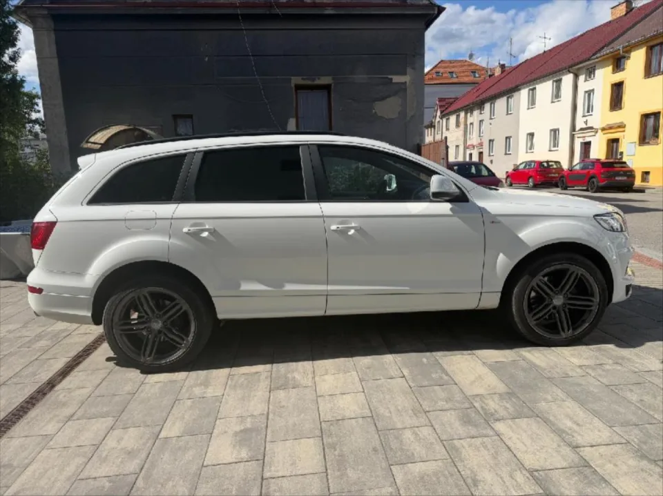 Audi Q7 3,0 TDI S-Line – fotografie vozu 7