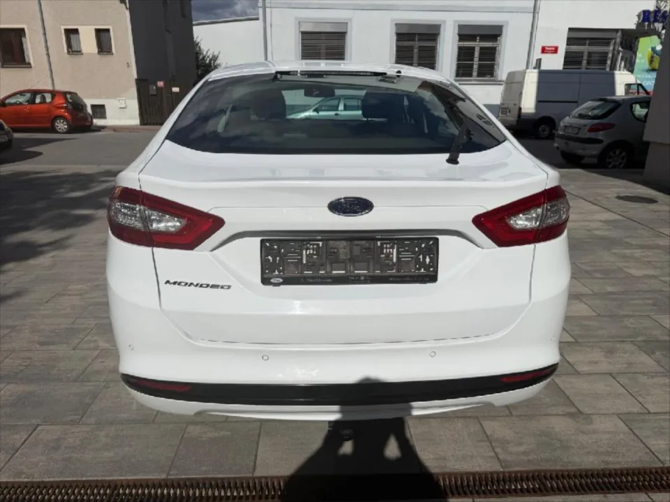 Ford Mondeo 2,0 TDCI Titanium – fotografie vozu 5