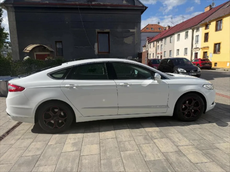 Ford Mondeo 2,0 TDCI Titanium – fotografie vozu 8