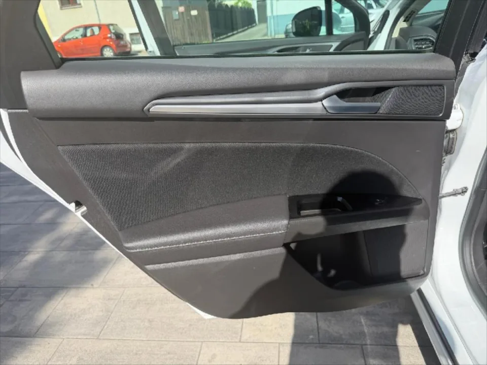 Ford Mondeo 2,0 TDCI Titanium – fotografie vozu 21