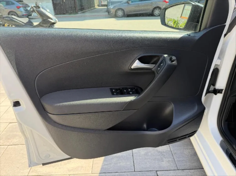 Volkswagen Polo 1,2 Style – fotografie vozu 14