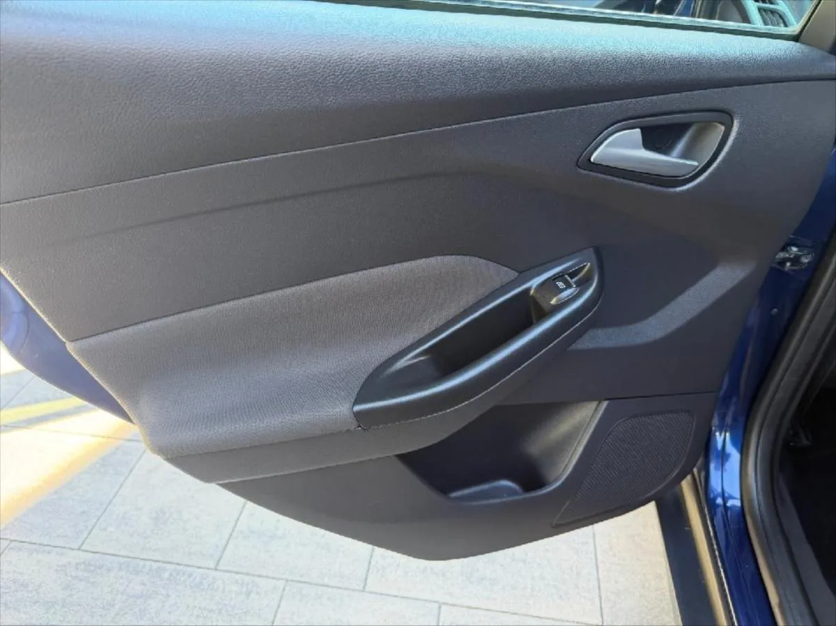 Ford Focus 1,6 TDCI Titanium – fotografie vozu 10