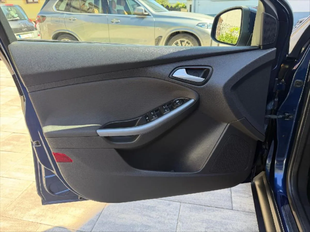 Ford Focus 1,6 TDCI Titanium – fotografie vozu 15