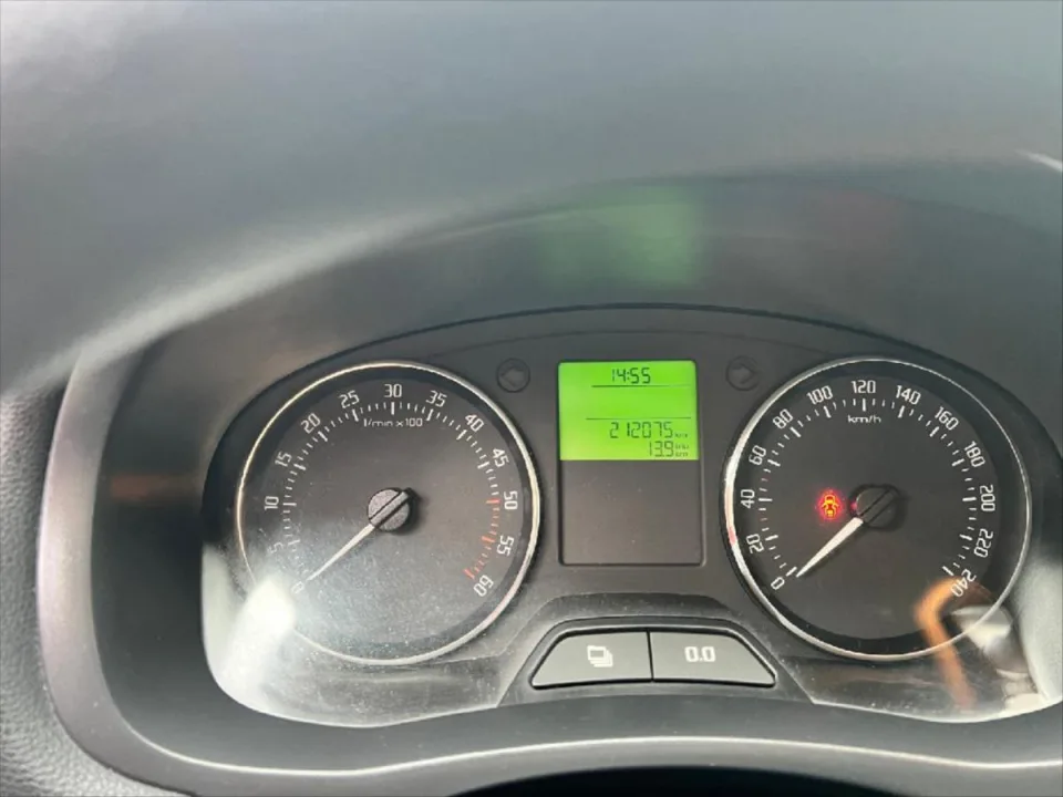 Škoda Fabia 1,6 TDI CR 55kW Elegance – fotografie vozu 13