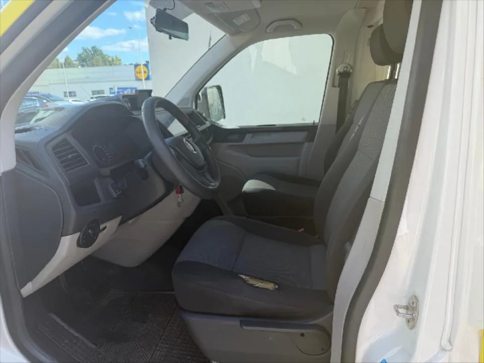 Volkswagen Transporter 2,0 TDI SANITKA – fotografie vozu 12