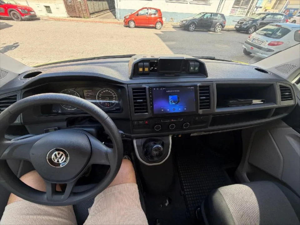 Volkswagen Transporter 2,0 TDI SANITKA – fotografie vozu 13
