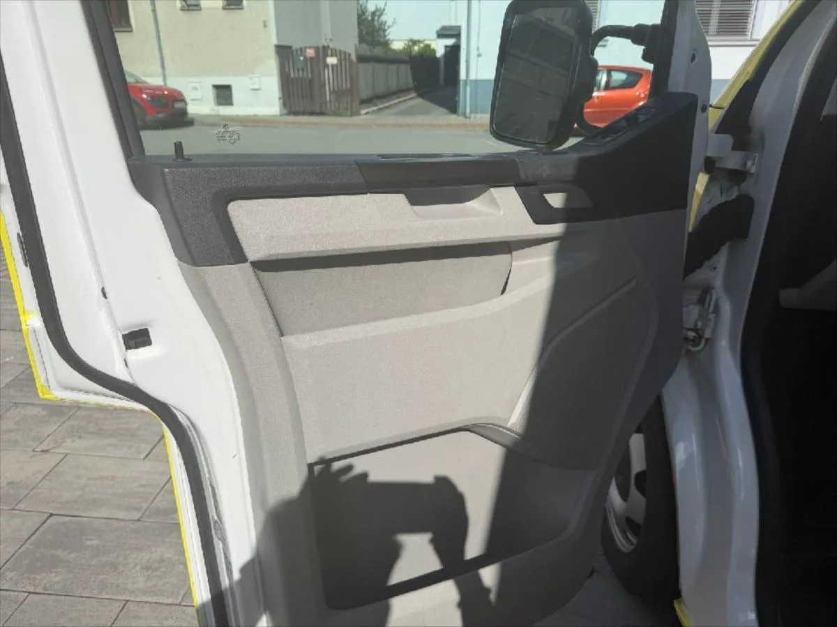 Volkswagen Transporter 2,0 TDI SANITKA – fotografie vozu 14