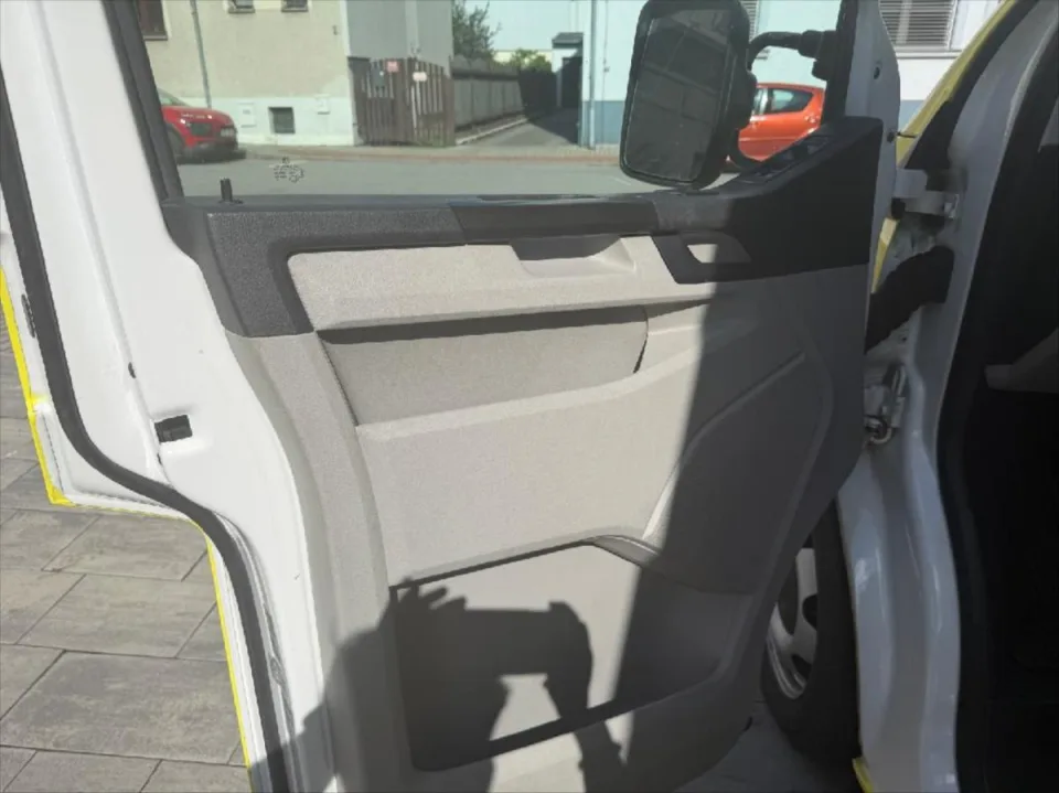 Volkswagen Transporter 2,0 TDI SANITKA – fotografie vozu 14