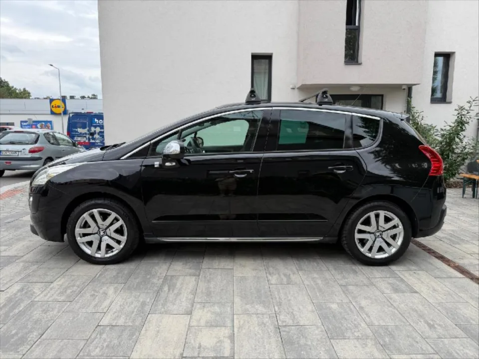 Peugeot 3008 2,0 Diesel-Hybrid 4x4 Allure – fotografie vozu 3