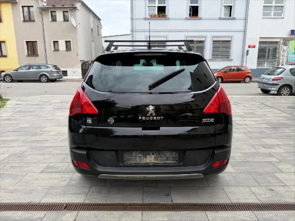 Peugeot 3008 2,0 Diesel-Hybrid 4x4 Allure – fotografie vozu 6